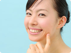 きれいな歯並びの女性