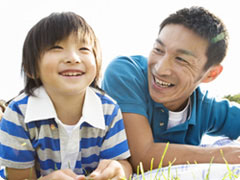笑顔の親子